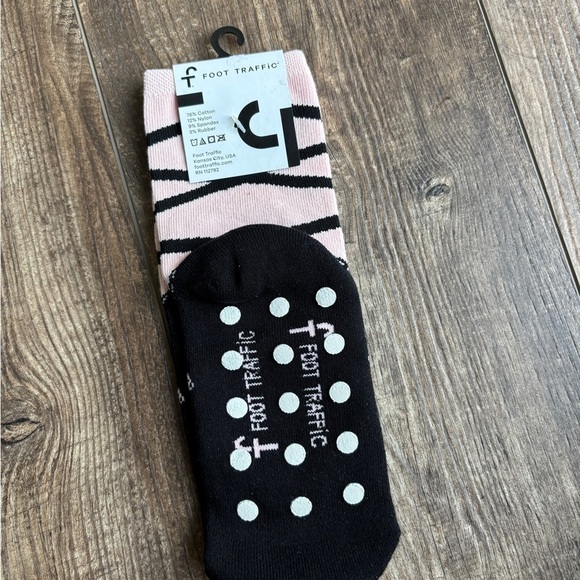Foot Traffic Ballerina Slipper Socks Non-Slid Soles Pink/Black Women's Size 4-10 - Picture 3 of 3